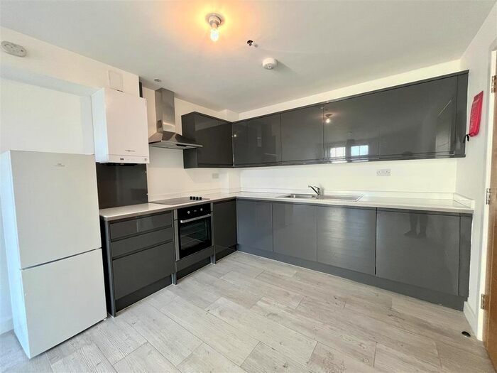 2 Bedroom Flat To Rent In Flat, Adams Yard, Hertford, SG14