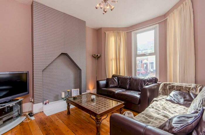 4 Bedroom House To Rent In Cobham Road, , Turnpike Lane, London, N22