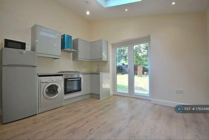 3 Bedroom End Of Terrace House To Rent In Townsend Close, Bracknell, RG12