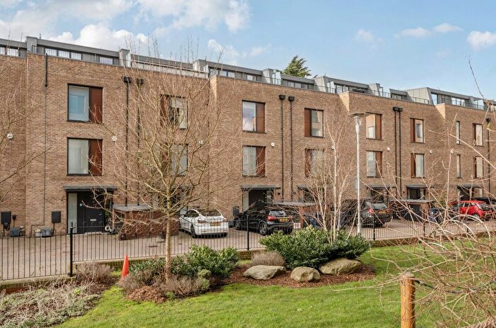 4 Bedroom Terraced House For Sale In Quayle Crescent, London, N20