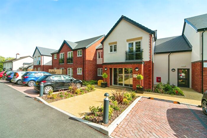 2 Bedroom Flat For Sale In Hooton Road, Willaston, Neston, CH64