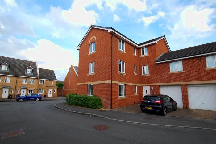 2 Bedroom Flat To Rent In Padstow Road, Churchward, Swindon, SN2