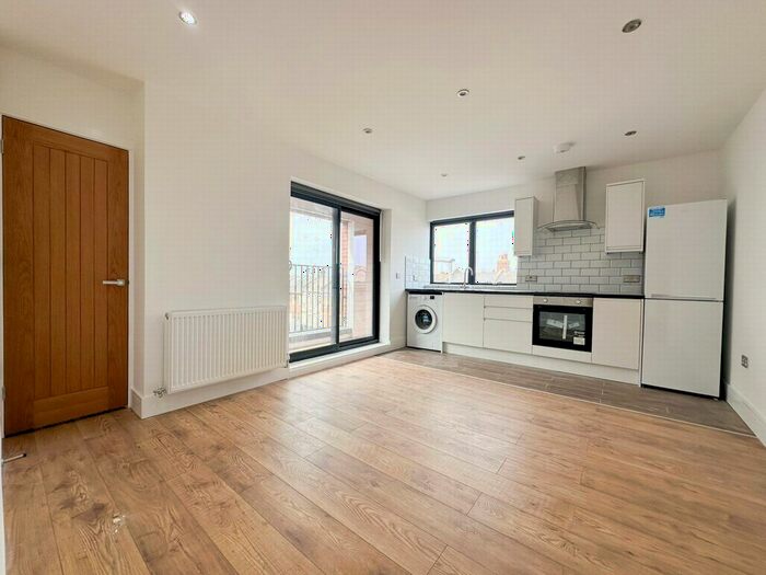 2 Bedroom Flat To Rent In Sutherland Road, London, E17