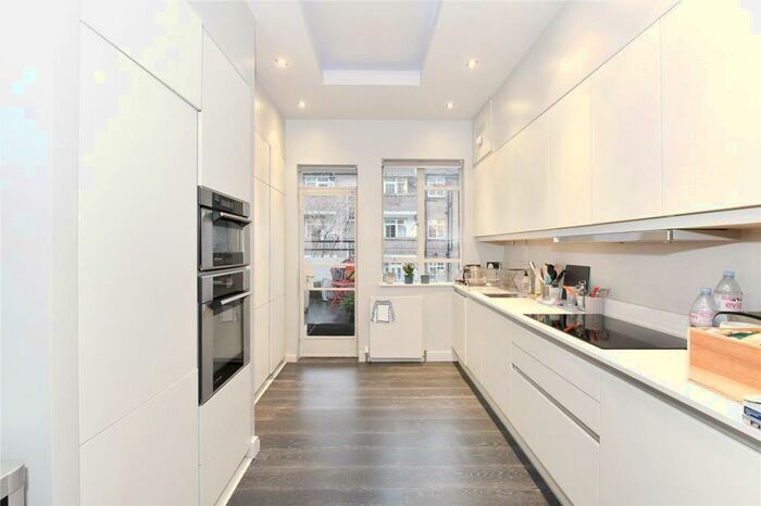 2 Bedroom Apartment To Rent In Myddelton Square, London, EC1R