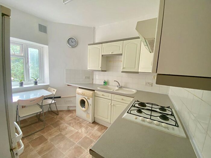 1 Bedroom Flat To Rent In Woodstock Grove, Shepherds Bush, London, W12