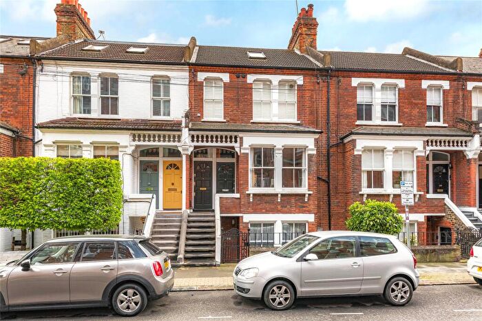 2 Bedroom Flat For Sale In Lurline Gardens, London, SW11