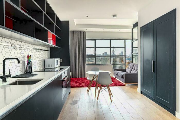 Studio To Rent In Kent Building, London City Island, E14