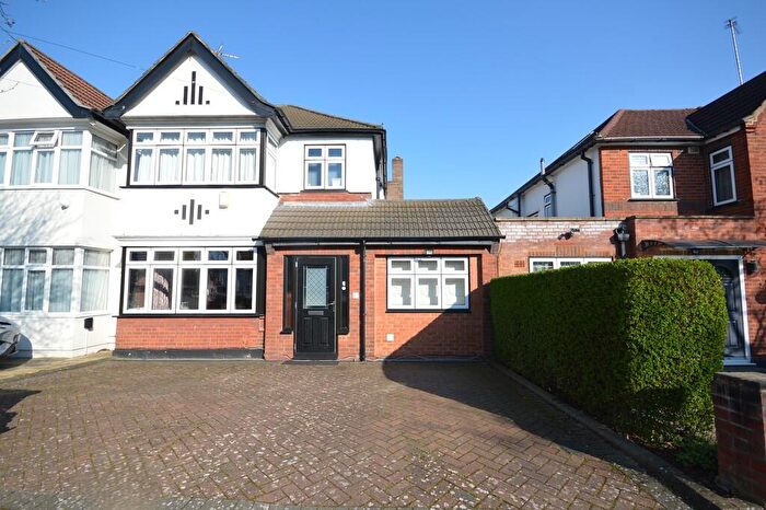 4 Bedroom Semi Detached House For Sale In Regal Way, Harrow, HA3