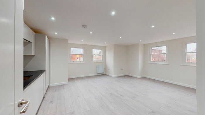 2 Bedroom Flat To Rent In High Street, Chesham, HP5