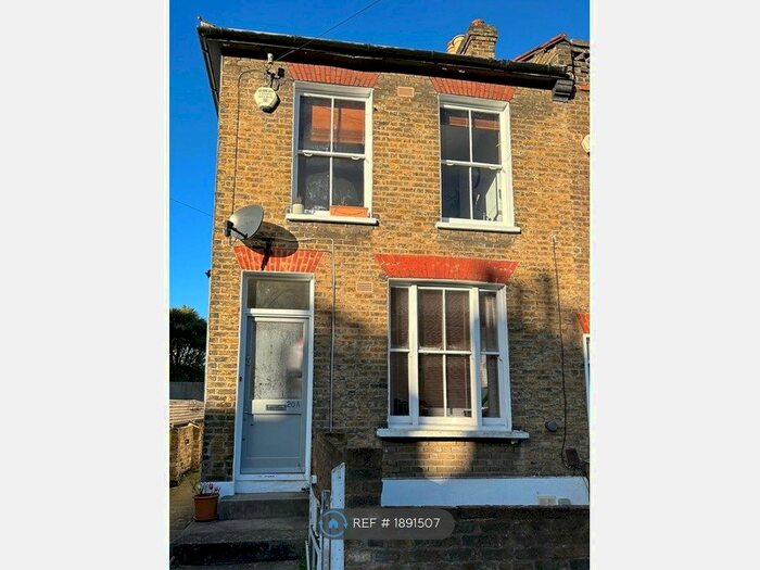 2 Bedroom Flat To Rent In East Dulwich, London, SE22