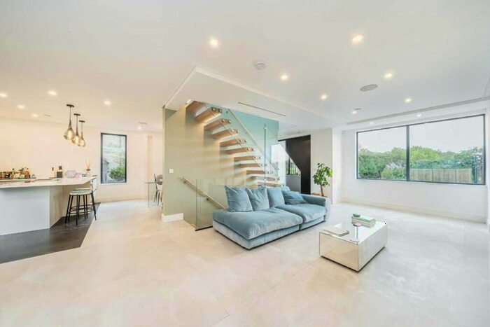 4 Bedroom Mews To Rent In Gulliver Place, Muswell Hill, London, N10