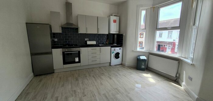 2 Bedroom Flat To Rent In Dersingham Avenue, London, E12