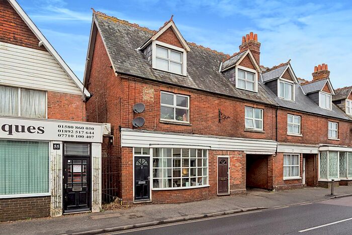 2 Bedroom Flat For Sale In London Road, Hurst Green, Etchingham, East Sussex, TN19