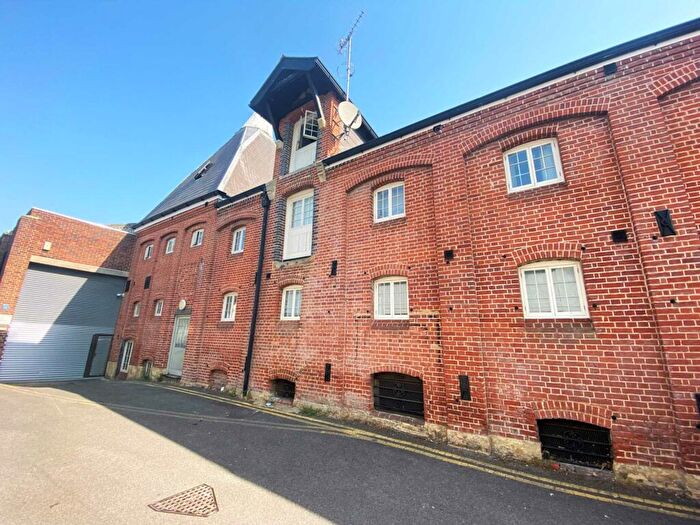 2 Bedroom Flat To Rent In Roper Road, Canterbury, CT2