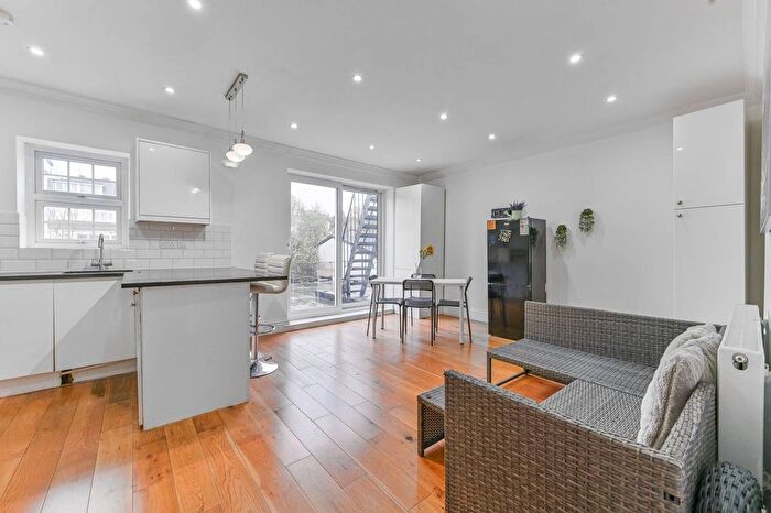 2 Bedroom Flat For Sale In Brighton Road, South Croydon, CR2