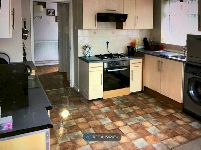 3 Bedroom Bungalow To Rent In Tiverton Close, Cheltenham, GL51