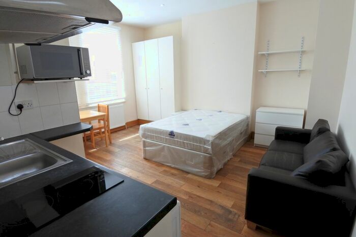 Studio To Rent In Walm Lane, Willesden Green, NW2