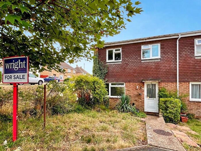 3 Bedroom End Of Terrace House For Sale In Vectis Road, East Cowes, PO32