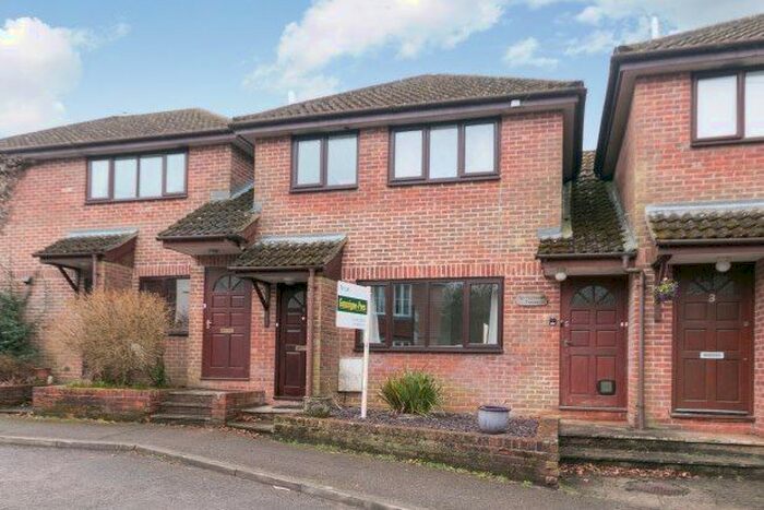 1 Bedroom Maisonette To Rent In Springmead Court, Haslemere, GU27