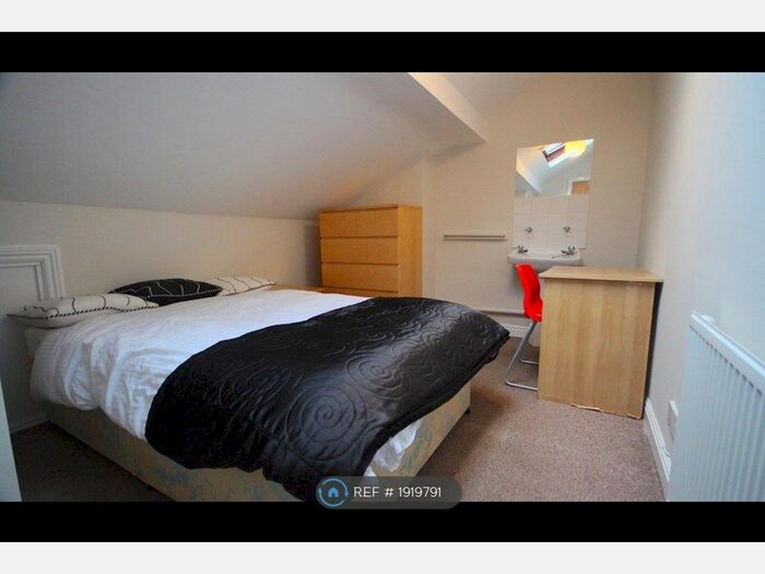 4 Bedroom Flat To Rent In Crookesmoor Road, Sheffield, S6