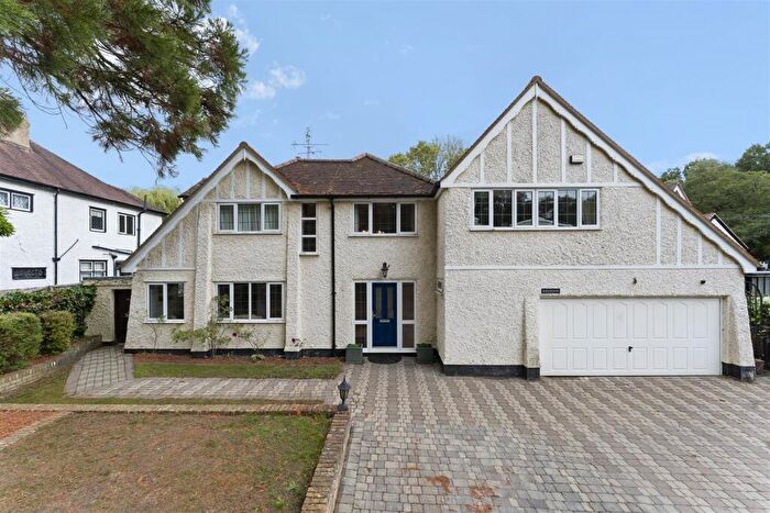 5 Bedroom Detached House For Sale In Cageswood Drive, Farnham Common, SL2