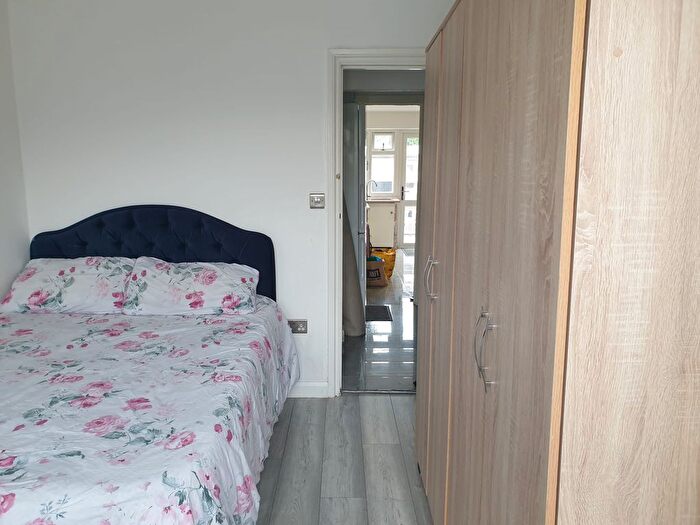 Studio To Rent In Wykeham Green, Dagenham, RM9