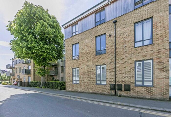 2 Bedroom Apartment To Rent In The Parade, Epsom, KT18