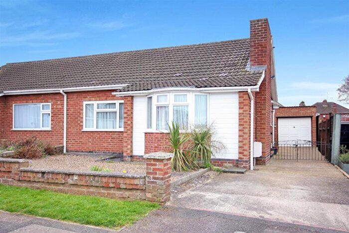 2 Bedroom Semi-Detached Bungalow For Sale In Cedar Way, Wellingborough, NN8