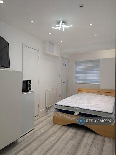 Studio To Rent In Prospect Road, Woodford Green, IG8