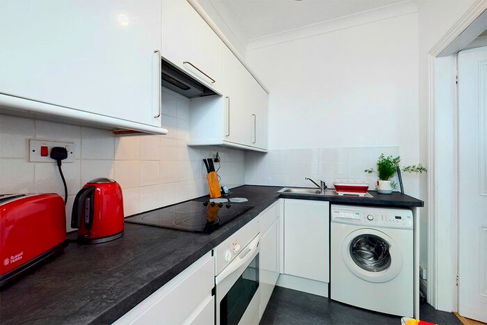 1 Bedroom Flat To Rent In Warren Mount, Tremona Road, Southampton SO16