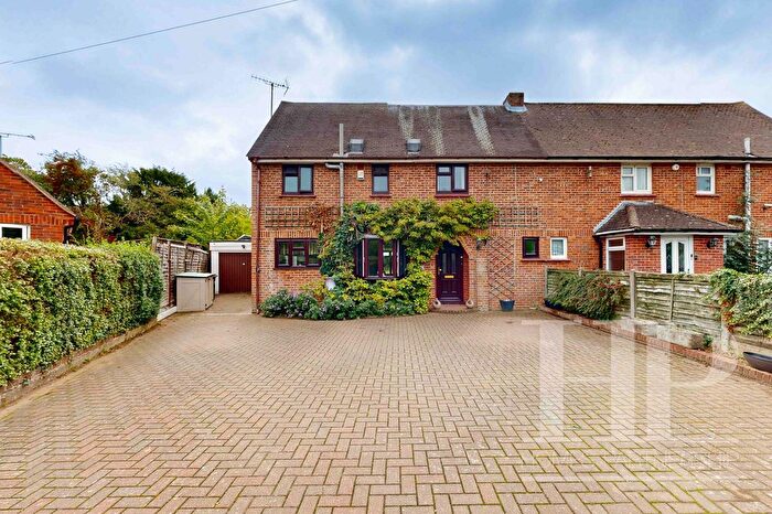 3 Bedroom Semi-Detached House For Sale In Butts Close, Crawley, RH11