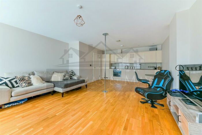 1 Bedroom Apartment To Rent In Endsleigh Road, Merstham, RH1