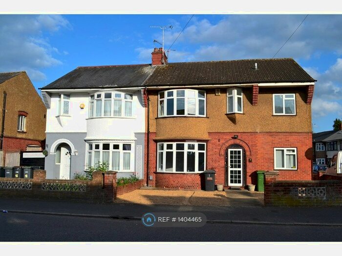5 Bedroom Semi-Detached House To Rent In Bancroft Road, Luton, LU3