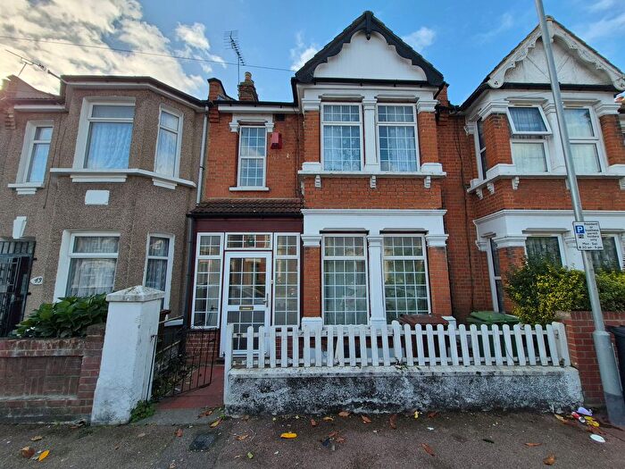 4 Bedroom Terraced House To Rent In Park Avenue, Barking, IG11