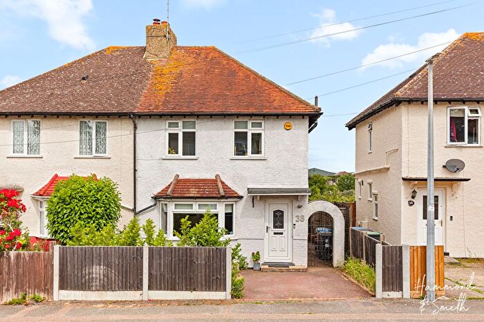 3 Bedroom Semi Detached House For Sale In Shaftesbury Road, Epping, CM16