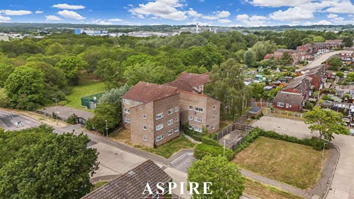 1 Bedroom Flat For Sale In ***Extended Lease Of Years*** Victoria Road, Laindon, SS15