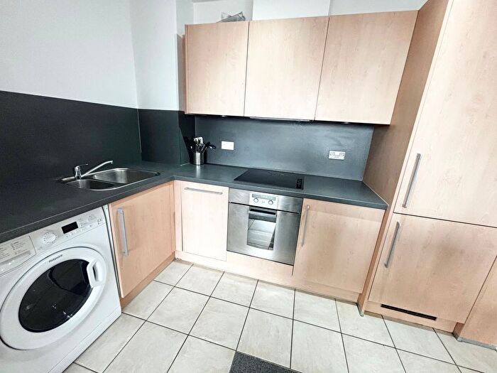2 Bedroom Flat To Rent In Centenary Plaza, Birmingham, B1
