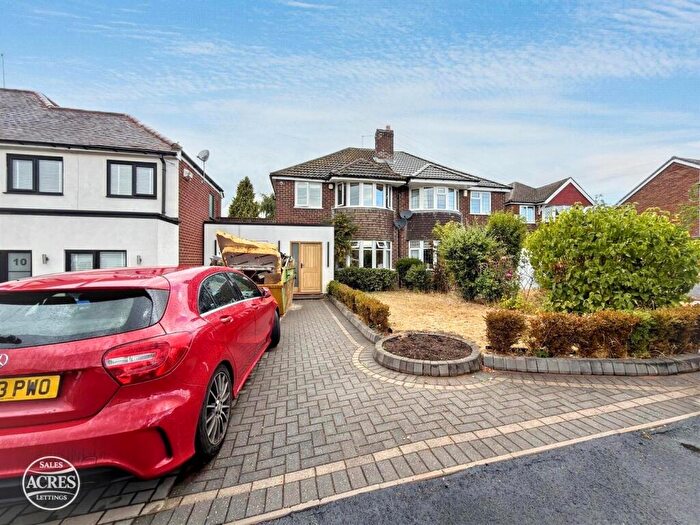 3 Bedroom Semi Detached House For Sale In Hillcrest Avenue, Great Barr, Birmingham, B43