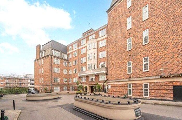 3 Bedroom Flat To Rent In College Crescent, Swiss Cottage, London, NW3