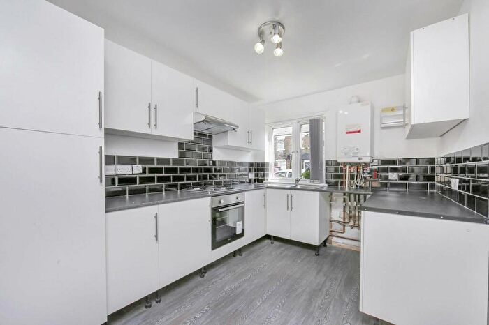 2 Bedroom Flat To Rent In Hanover Road, Walthamstow And Surrounding Areas, London, N15