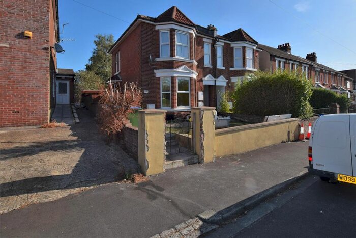 2 Bedroom Flat To Rent In Broadlands Road, Southampton, SO17