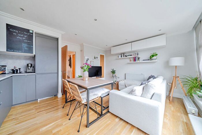 2 Bedroom Flat For Sale In Ferry Lane, Brentford, TW8