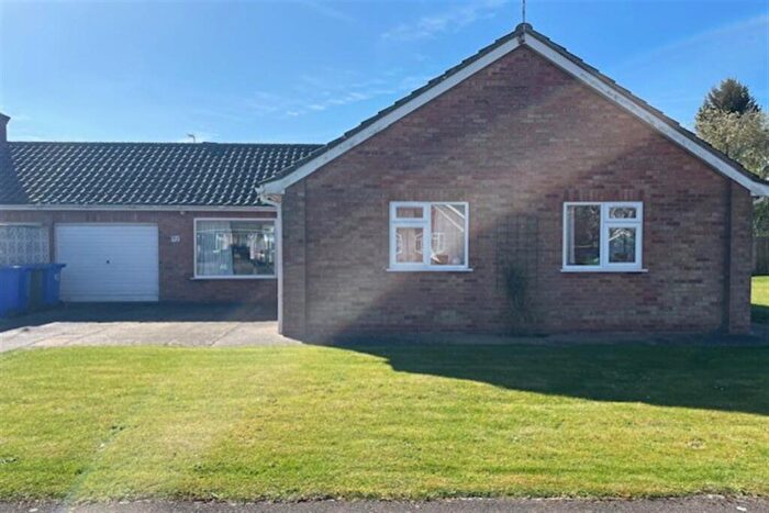 3 Bedroom Bungalow For Sale In Linden Way, PE21