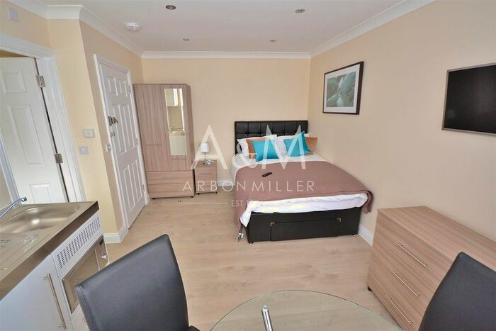 Studio To Rent In Clifford Avenue, Ilford, IG5