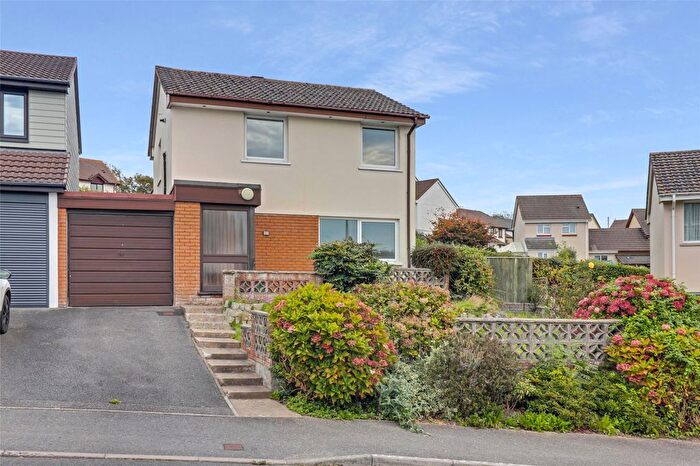 3 Bedroom Link Detached House For Sale In Castle Hill Gardens, Torrington, Devon, EX38