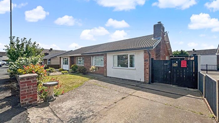 2 Bedroom Semi-Detached Bungalow For Sale In Lynton Close, Scunthorpe, DN15