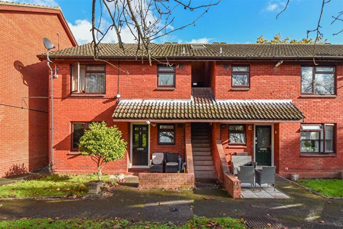 1 Bedroom Flat For Sale In The Meads, Ingatestone, CM4