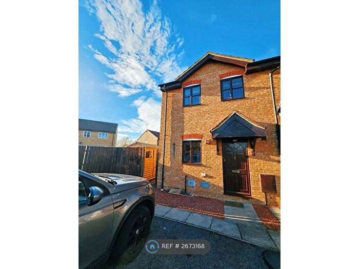 3 Bedroom Semi Detached House To Rent In Lindores Croft, Milton Keynes, MK10