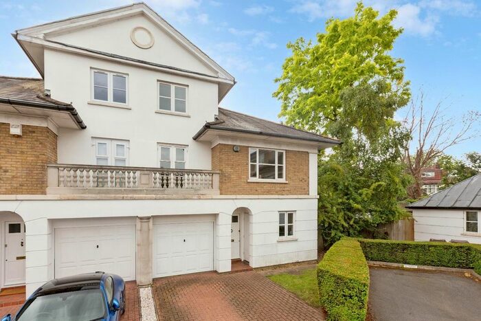 4 Bedroom Semi-Detached House To Rent In Crofton Avenue, Grove Park, W4