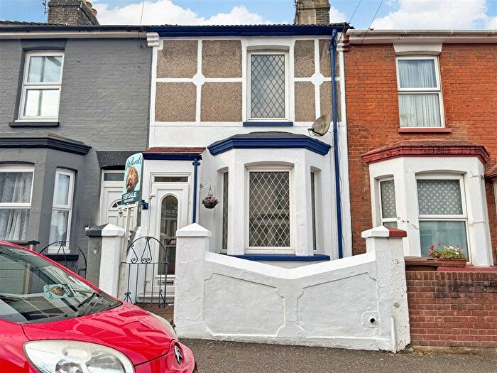 3 Bedroom Terraced House For Sale In Cowper Road, Gillingham, Kent, ME7